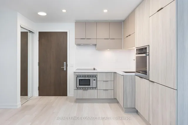 Additional image 10 of 39 Roehampton Ave Unit 2907