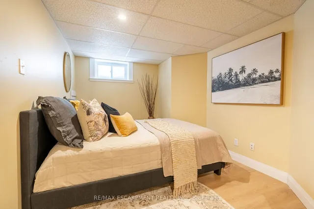 Additional image 33 of 351 Queensdale Ave