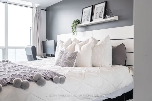 Additional image 30 of 90 Absolute Ave Unit 1611