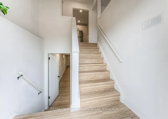 Additional image 2 of 92 Timberlane Cres