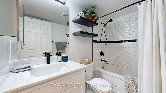 Additional image 17 of 25 Lower Simcoe St Unit 1106