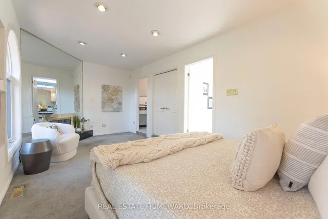 Additional image 18 of 416 Roehampton Ave