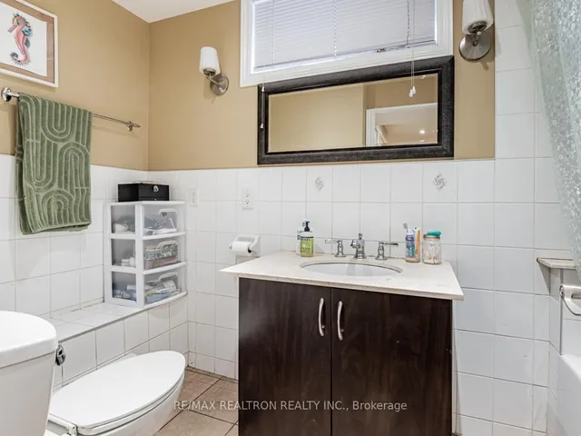 Additional image 35 of 867 Bathurst St