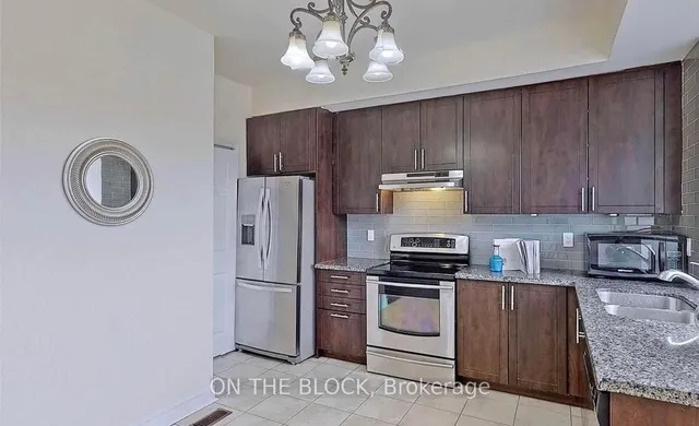 Additional image 11 of 3761A St Clair Ave