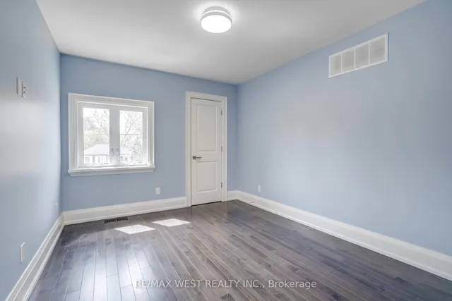 Additional image 13 of 352B Lawrence Ave