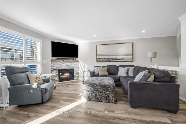 Additional image 13 of 104 FOXBOROUGH Dr