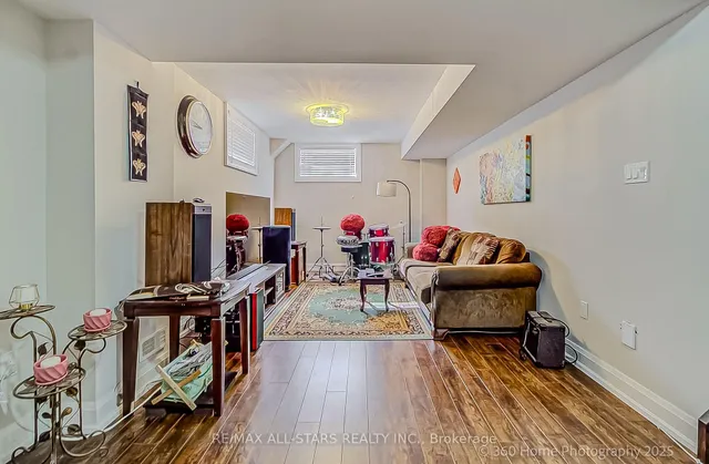 Additional image 13 of 159 Harewood Ave