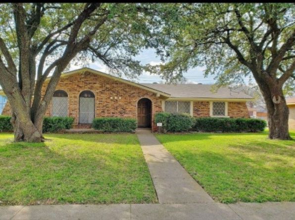 2752 Meadow Isle Ln, Dallas, TX 75237