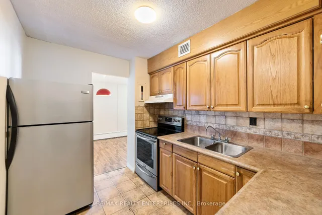 Additional image 12 of 975 WARWICK Crt Unit 1402