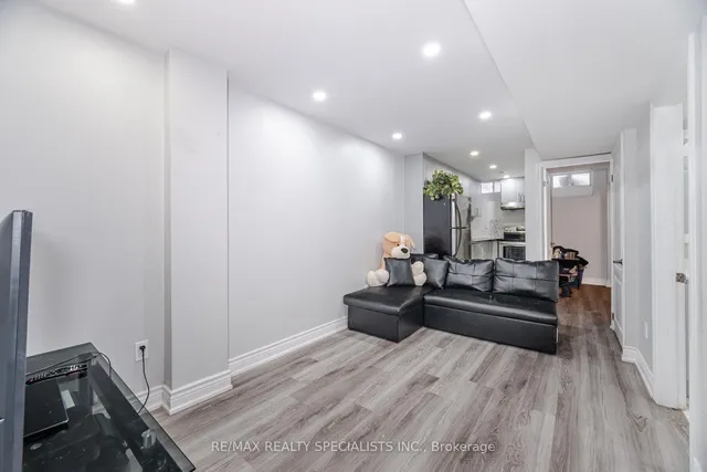 Additional image 34 of 4 Osgoode Dr