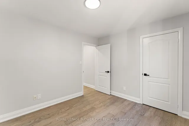 Additional image 34 of 43 Polonia Ave