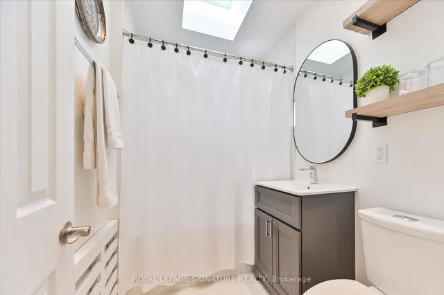 Additional image 18 of 11 Comet Crt