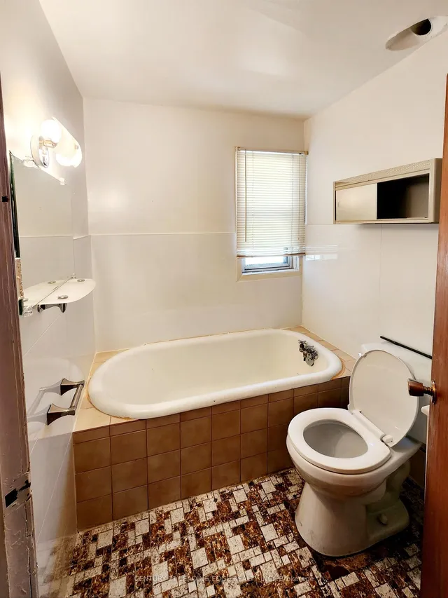 Additional image 27 of 635 Coxwell Ave