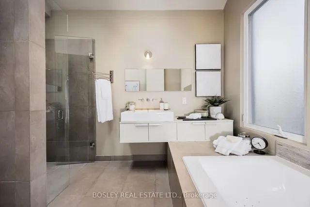 Additional image 21 of 32 Melville Ave