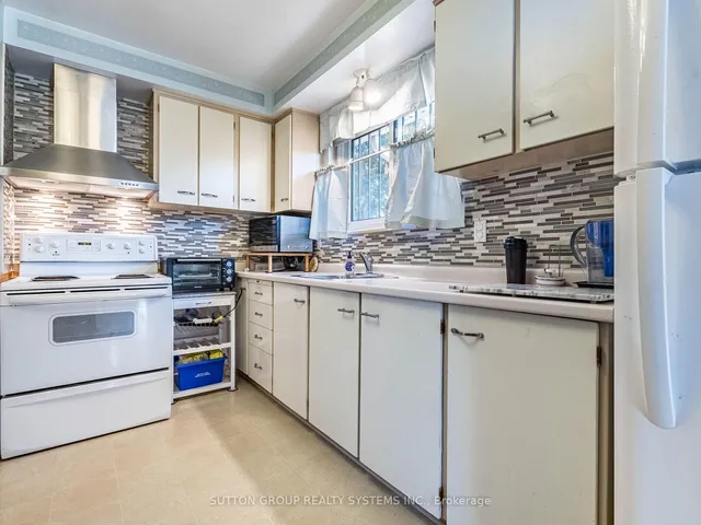 Additional image 27 of 8 Dearbourne Blvd