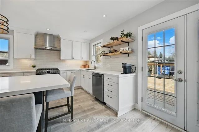 Additional image 8 of 671 Cape Ave