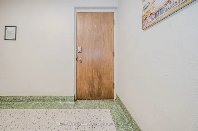 Additional image 19 of 802 KING St Unit 3