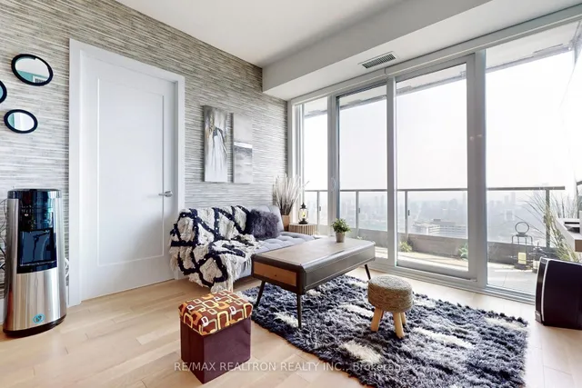 Additional image 3 of 585 Bloor St Unit 4121