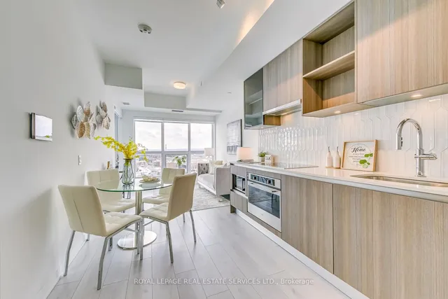 Additional image 8 of 405 Dundas St Unit 805