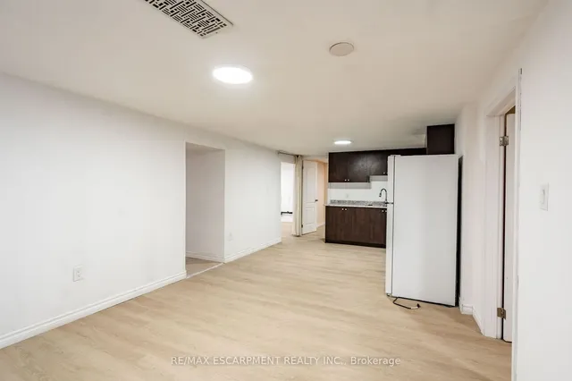 Additional image 32 of 19 Winthrop Pl