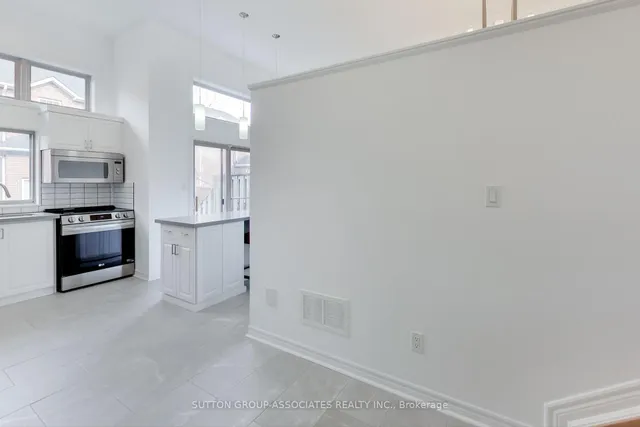 Additional image 8 of 70 Guildwood Pkwy Unit 4