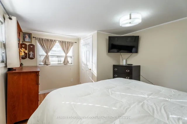 Additional image 20 of 34 Mayflower Ave