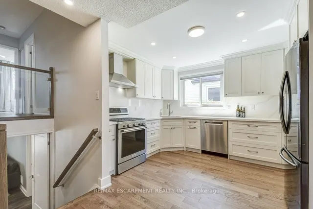 Additional image 8 of 2352 MALCOLM Cres