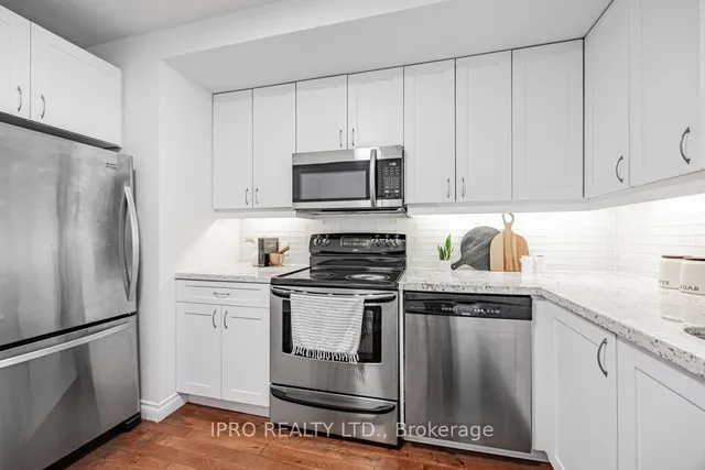 Additional image 18 of 22 Queensdale Ave