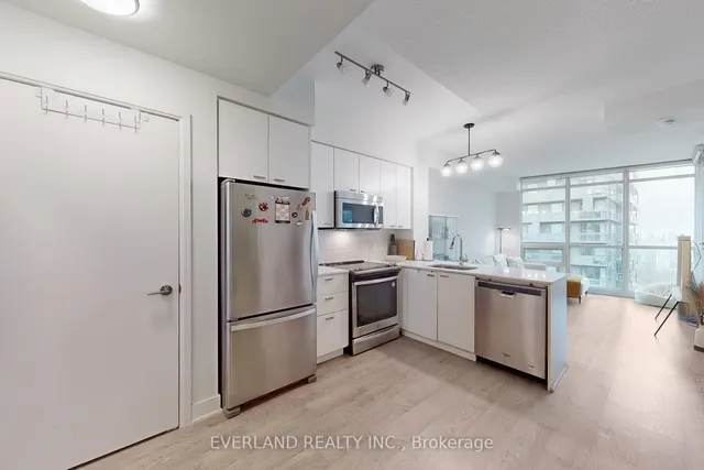 Additional image 7 of 30 Roehampton Ave Unit 3111