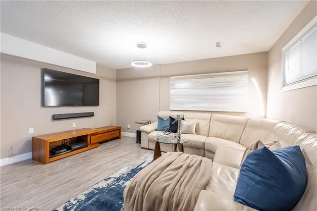 Additional image 19 of 46 Vesper Crt