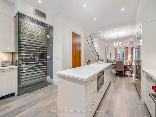 Additional image 10 of 2506 Bayview Ave