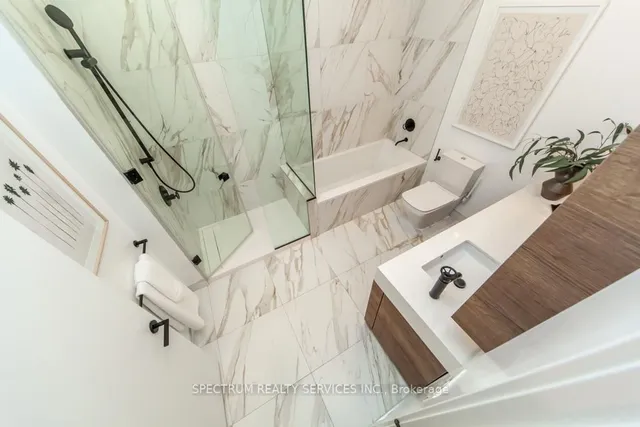 Additional image 35 of 505 Richmond St Unit 424