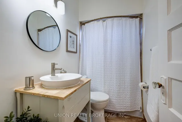 Additional image 23 of 49 Bastedo Ave