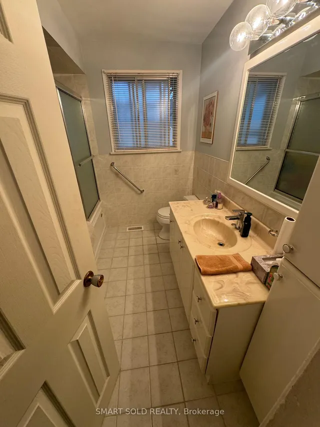 Primary image of 482 Ruth Ave