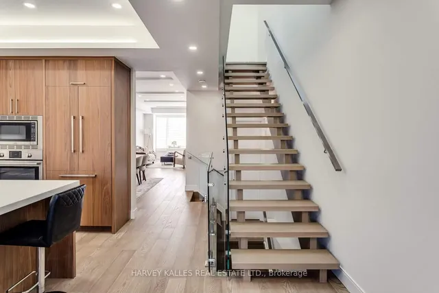 Additional image 11 of 194 Sheldrake Blvd