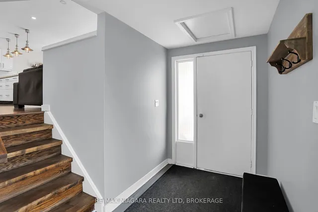 Additional image 29 of 52 Yorkdale Cres