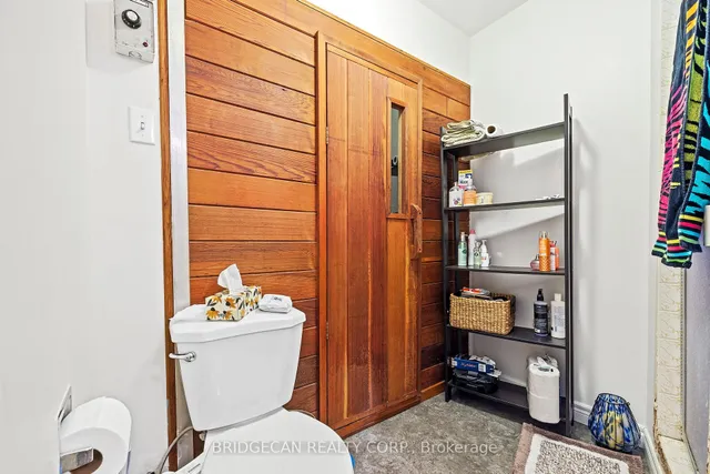 Additional image 32 of 490 Queen Victoria Dr