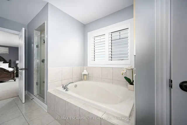 Additional image 25 of 300 Crafter Cres