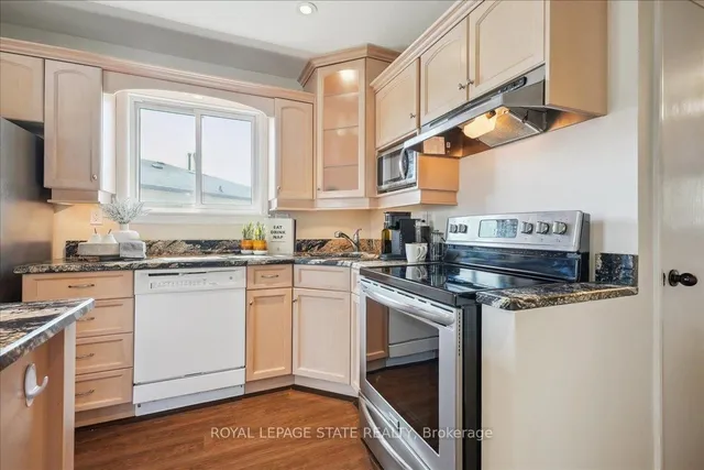 Additional image 17 of 43 Yorkdale Cres