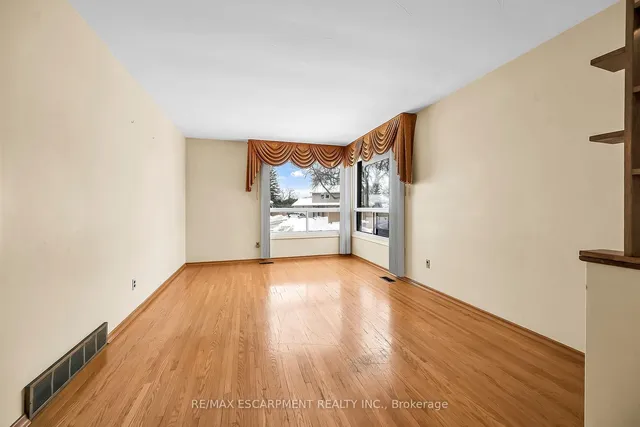 Additional image 5 of 41 Crane Crt