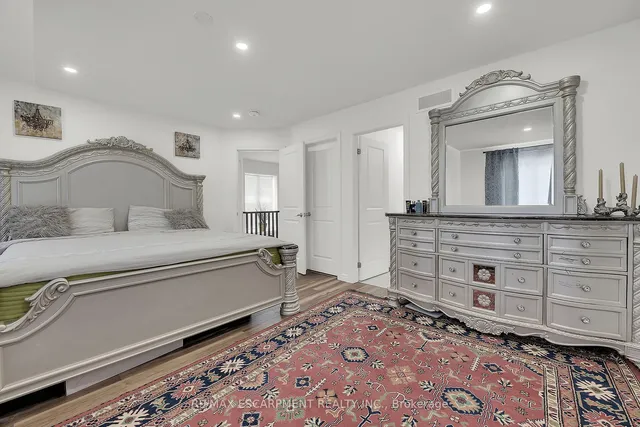 Additional image 27 of 47 Sauvignon Cres