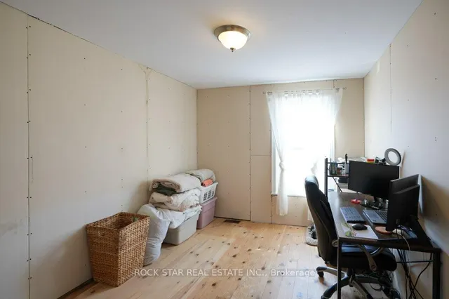 Additional image 21 of 405 Upper Wentworth St