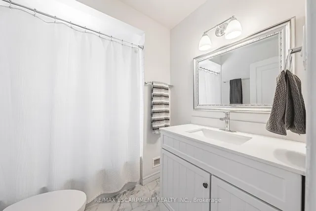 Additional image 22 of 34 Chedoke Ave