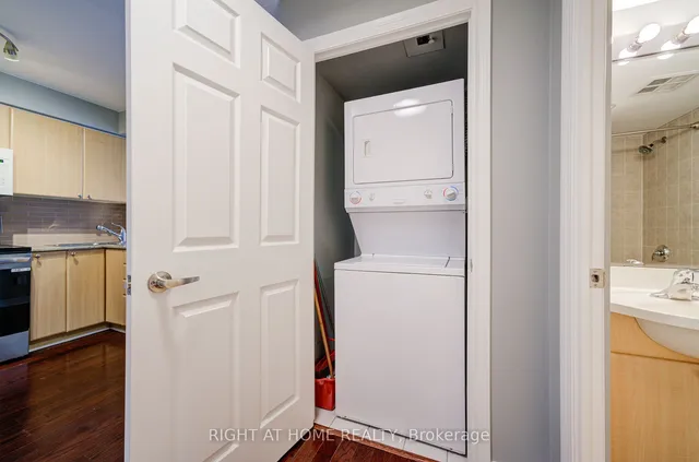 Additional image 9 of 763 Bay St Unit 2013