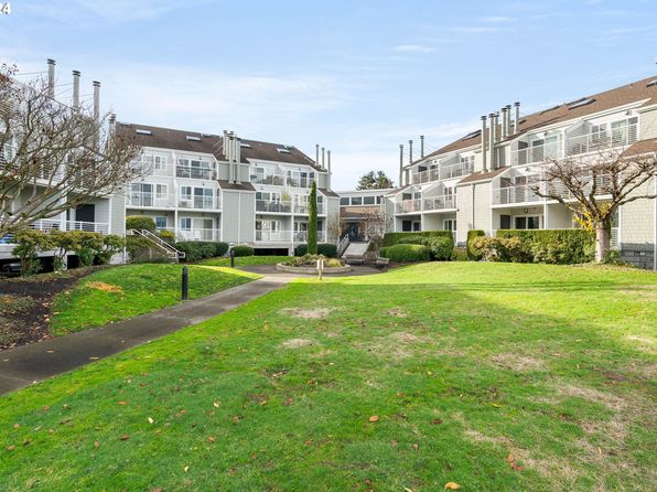 241 N Hayden Bay Dr, Portland, OR 97217