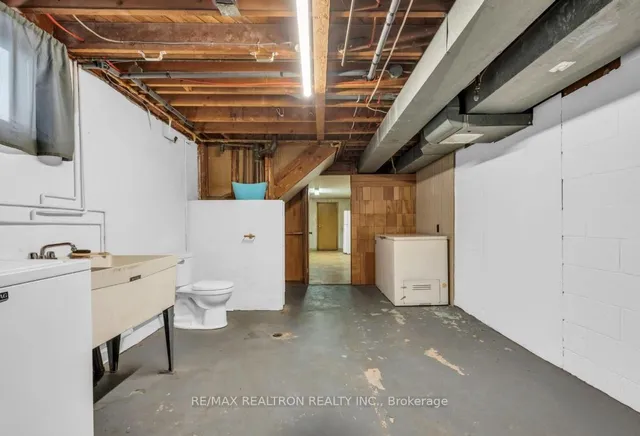 Additional image 34 of 51 Robroy Ave