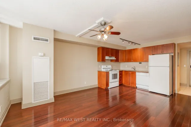 2737 Keele St Unit 629