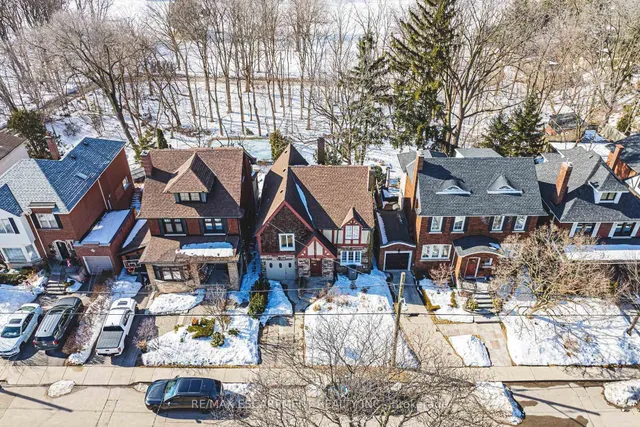 Additional image 39 of 34 Chedoke Ave