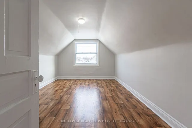 Additional image 36 of 58 Lorne Ave