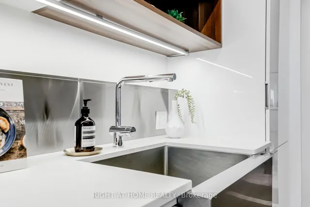 Additional image 11 of 383 Sorauren Ave Unit 802